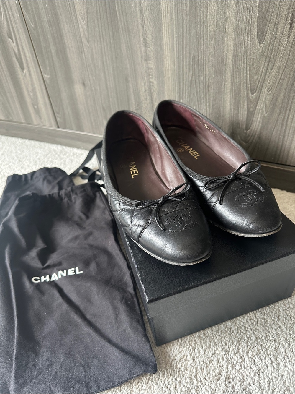 CHANEL Black Quilted Leather Ballet Flats with CC Motif - Picture 3 of 8